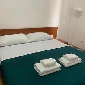 Konukevi Paradise, Roma